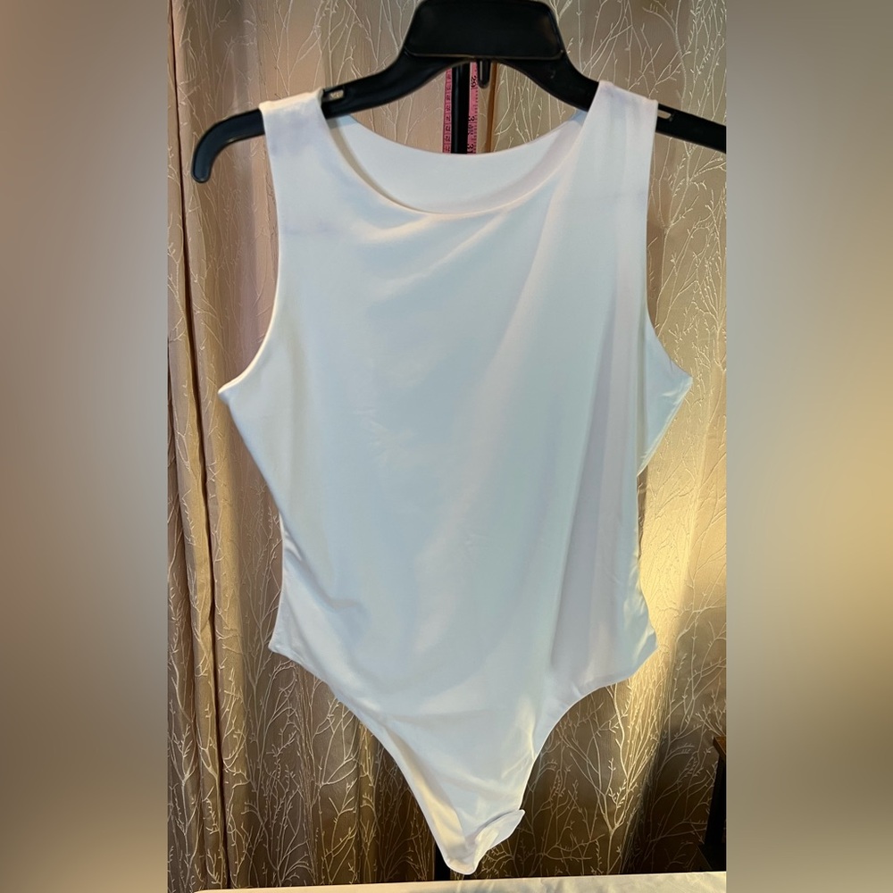 Elegant white Sleeveless bodysuit